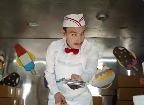 IceCreamMan16_134288721340418086_big-cine_deskt.webp