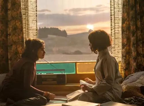KlaraandtheSun_134353617403910177_big-cine_deskt.webp