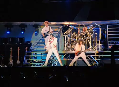 CourtesyofSonyMusic_QueenBudapest1_134320485079235061_big-cine_deskt.webp