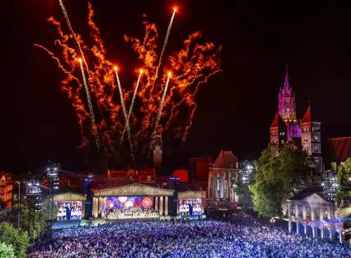 AndrC3A9Rieus2026SummerConcertVivaMaastricht_134258505665148050_big-cine_deskt.webp